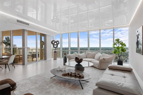 Condominio en alquiler en Miami, Florida, 4 dormitorios, 307.69 m2 № 1997791 - foto 3