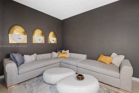 Condominio en alquiler en Miami, Florida, 4 dormitorios, 307.69 m2 № 1997791 - foto 22