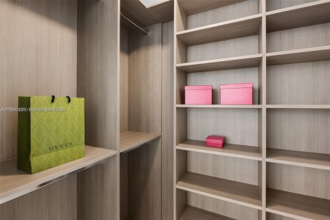 Condominio en alquiler en Miami, Florida, 4 dormitorios, 307.69 m2 № 1997791 - foto 25