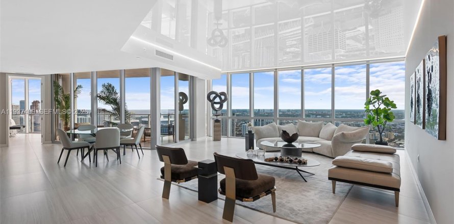 Condominio en Miami, Florida, 4 dormitorios  № 1997791