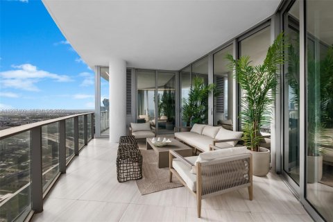 Condominio en alquiler en Miami, Florida, 4 dormitorios, 307.69 m2 № 1997791 - foto 18