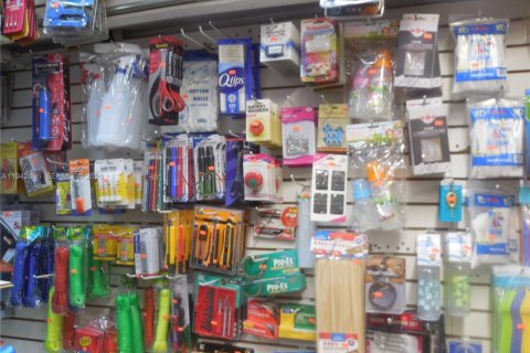 Commercial property in Miami, Florida № 2000983 - photo 6