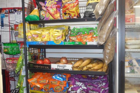 Commercial property in Miami, Florida № 2000983 - photo 10