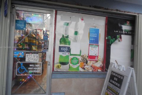 Commercial property in Miami, Florida № 2000983