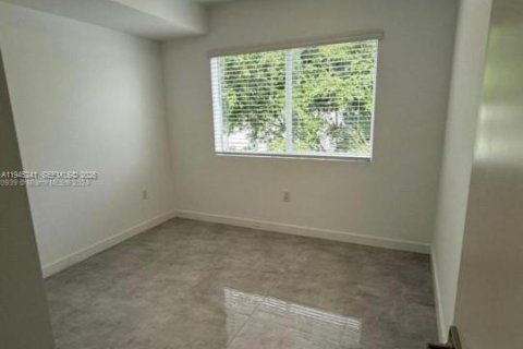 Condo in Miami, Florida, 2 bedrooms  № 2002240 - photo 7