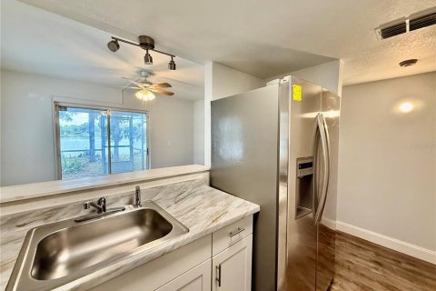 Condo in Tampa, Florida, 1 bedroom  № 1652311 - photo 8