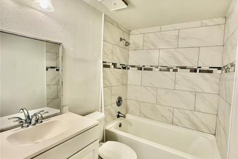 Condo in Tampa, Florida, 1 bedroom  № 1652311 - photo 9