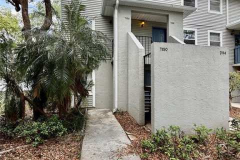 Condo in Tampa, Florida, 1 bedroom  № 1652311 - photo 1