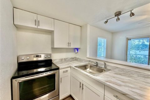 Condo in Tampa, Florida, 1 bedroom  № 1652311 - photo 7