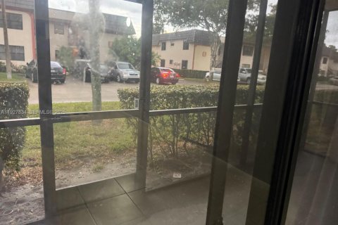 Condominio en alquiler en Miami, Florida, 3 dormitorios, 117.61 m2 № 1988127 - foto 15