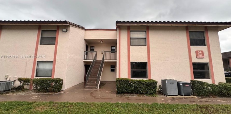 Condominio en Miami, Florida, 3 dormitorios  № 1988127