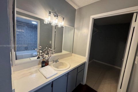 Condominio en alquiler en Miami, Florida, 3 dormitorios, 117.61 m2 № 1988127 - foto 14