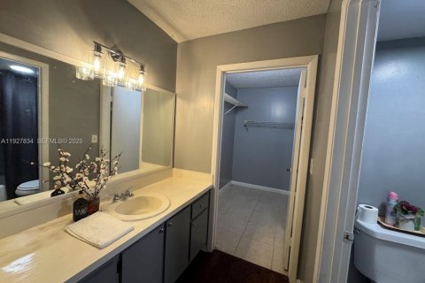 Condominio en alquiler en Miami, Florida, 3 dormitorios, 117.61 m2 № 1988127 - foto 10