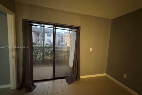 Condominio en alquiler en Miami, Florida, 3 dormitorios, 117.61 m2 № 1988127 - foto 9