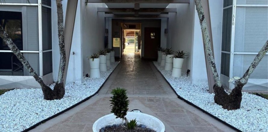 Condominio en Oakland Park, Florida, 1 dormitorio  № 2082415