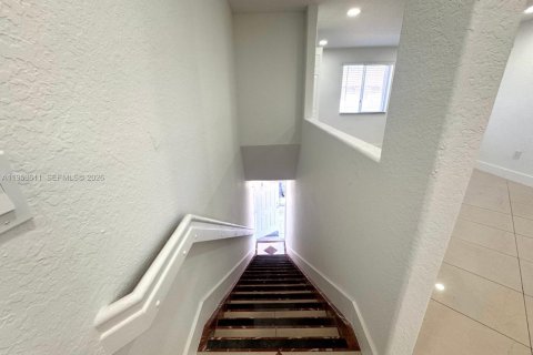 Condominio en alquiler en Doral, Florida, 3 dormitorios, 123.56 m2 № 2007920 - foto 3