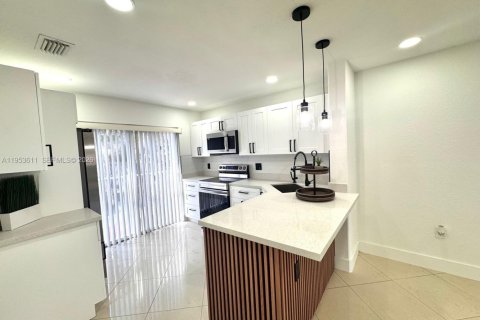 Condominio en alquiler en Doral, Florida, 3 dormitorios, 123.56 m2 № 2007920 - foto 6