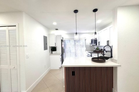 Condominio en alquiler en Doral, Florida, 3 dormitorios, 123.56 m2 № 2007920 - foto 5