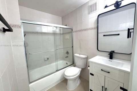 Condominio en alquiler en Doral, Florida, 3 dormitorios, 123.56 m2 № 2007920 - foto 25