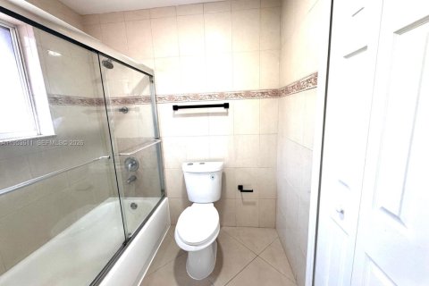 Condominio en alquiler en Doral, Florida, 3 dormitorios, 123.56 m2 № 2007920 - foto 19