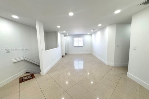 Condominio en alquiler en Doral, Florida, 3 dormitorios, 123.56 m2 № 2007920 - foto 9