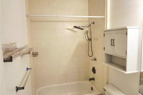 Снять в аренду таунхаус в Дания-Бич, Флорида 3 спальни, 129.23м2, № 1944344 - фото 28