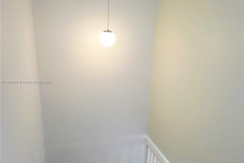 Снять в аренду таунхаус в Дания-Бич, Флорида 3 спальни, 129.23м2, № 1944344 - фото 17