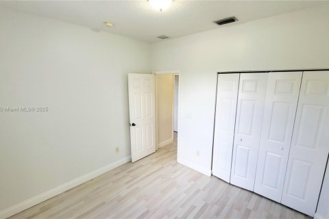 Снять в аренду таунхаус в Дания-Бич, Флорида 3 спальни, 129.23м2, № 1944344 - фото 27