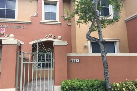 Снять в аренду таунхаус в Дания-Бич, Флорида 3 спальни, 129.23м2, № 1944344 - фото 6