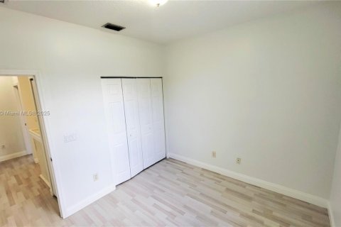 Снять в аренду таунхаус в Дания-Бич, Флорида 3 спальни, 129.23м2, № 1944344 - фото 26