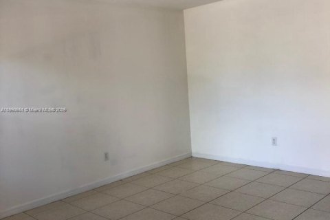 Снять в аренду таунхаус в Дания-Бич, Флорида 3 спальни, 129.23м2, № 1944344 - фото 10