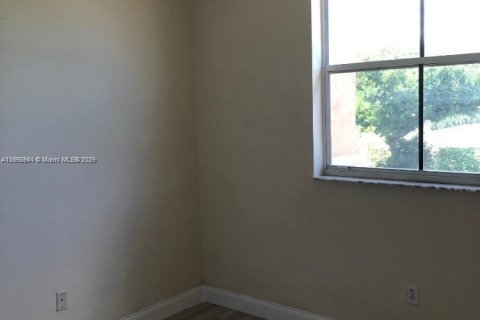 Снять в аренду таунхаус в Дания-Бич, Флорида 3 спальни, 129.23м2, № 1944344 - фото 11