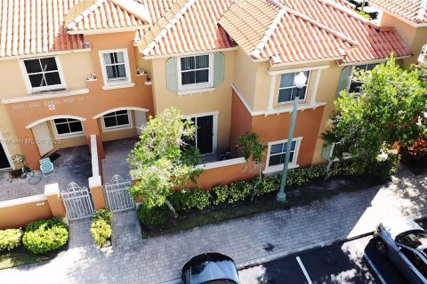 Снять в аренду таунхаус в Дания-Бич, Флорида 3 спальни, 129.23м2, № 1944344 - фото 14