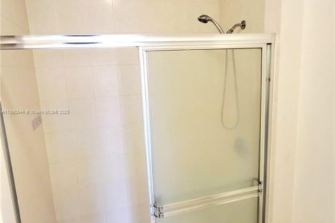 Снять в аренду таунхаус в Дания-Бич, Флорида 3 спальни, 129.23м2, № 1944344 - фото 22