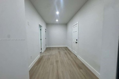 Apartamento en alquiler en Miami, Florida, 1 dormitorio, 55.56 m2 № 2067733 - foto 16