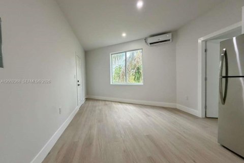 Apartamento en alquiler en Miami, Florida, 1 dormitorio, 55.56 m2 № 2067733 - foto 2