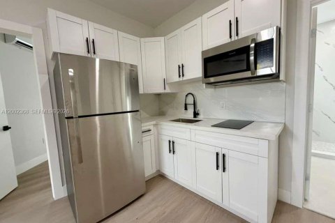 Apartamento en alquiler en Miami, Florida, 1 dormitorio, 55.56 m2 № 2067733 - foto 4