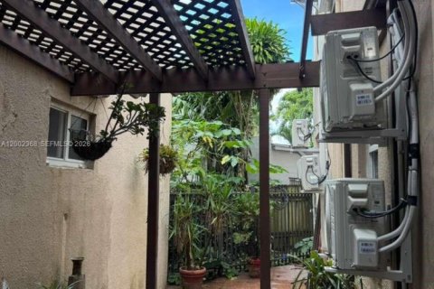 Apartamento en alquiler en Miami, Florida, 1 dormitorio, 55.56 m2 № 2067733 - foto 18