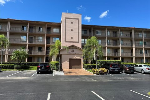 Condo in Pembroke Pines, Florida, 2 bedrooms  № 2068722 - photo 10