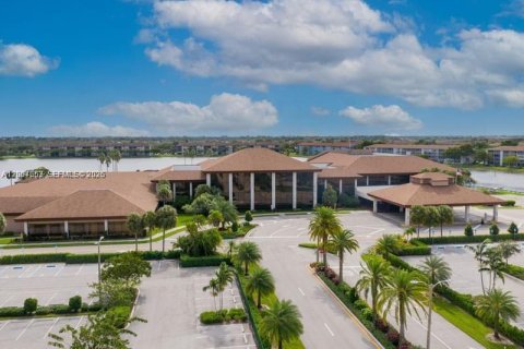 Condo in Pembroke Pines, Florida, 2 bedrooms  № 2068722