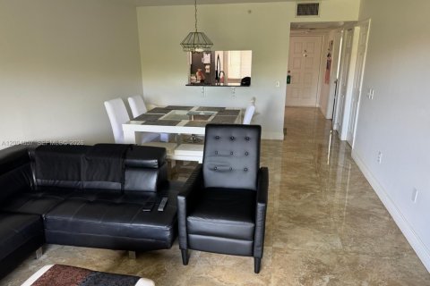 Condo in Pembroke Pines, Florida, 2 bedrooms  № 2068722 - photo 16
