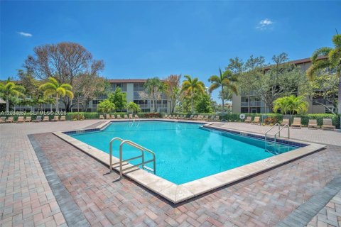 Condo in Pembroke Pines, Florida, 2 bedrooms  № 2068722 - photo 3