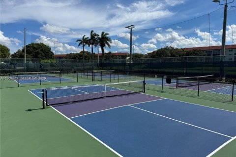 Condo in Pembroke Pines, Florida, 2 bedrooms  № 2068722 - photo 6