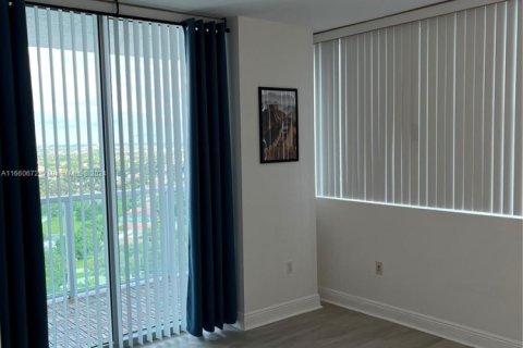 Copropriété à louer à Sunrise, Floride: 3 chambres, 143.63 m2 № 1812153 - photo 10