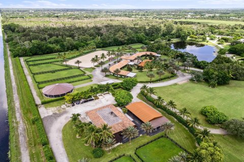 Apartment in Wellington, Florida 6 bedrooms, 2455.41 sq.m. № 2186972 - photo 3