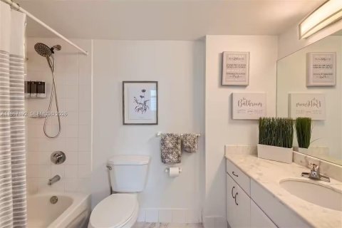 Condominio en venta en Miami, Florida, 2 dormitorios, 102.66 m2 № 2028479 - foto 15