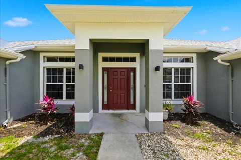 House in Port St. Lucie, Florida 4 bedrooms, 202.71 sq.m. № 2077876 - photo 3