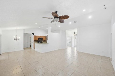 House in Port St. Lucie, Florida 4 bedrooms, 202.71 sq.m. № 2077876 - photo 7