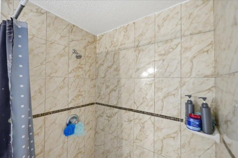 House in Port St. Lucie, Florida 4 bedrooms, 202.71 sq.m. № 2077876 - photo 26
