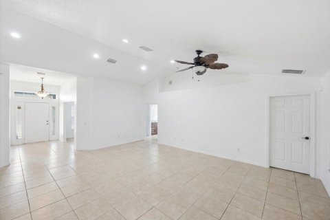 House in Port St. Lucie, Florida 4 bedrooms, 202.71 sq.m. № 2077876 - photo 8